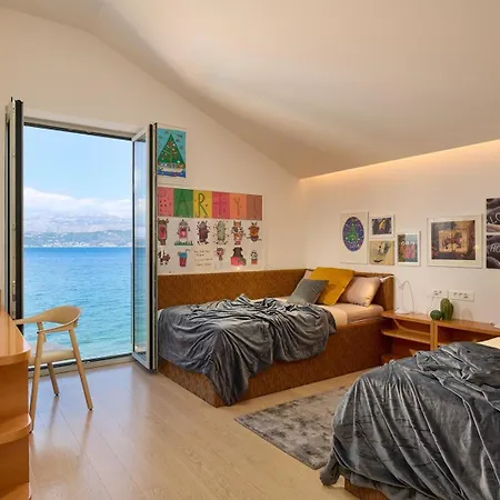 New Luxury Familija - Pool, Seafront, Ideal For 8 Persons Splitska