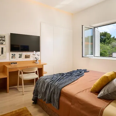 New Luxury Familija - Pool, Seafront, Ideal For 8 Persons * Splitska