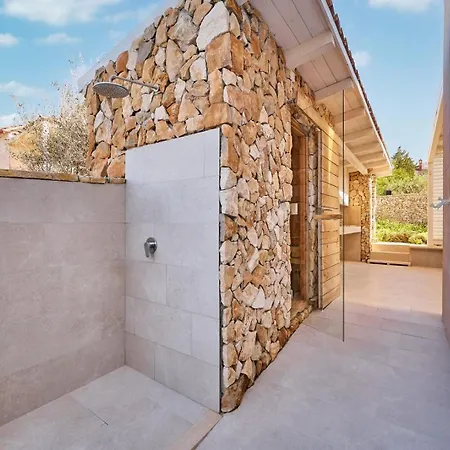 New Luxury Familija - Pool, Seafront, Ideal For 8 Persons Villa Splitska