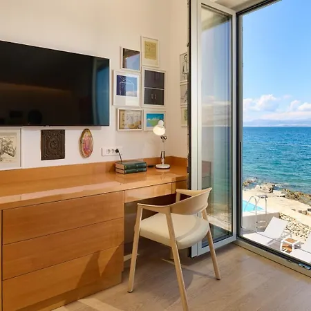 Villa New Luxury Familija - Pool, Seafront, Ideal For 8 Persons Splitska