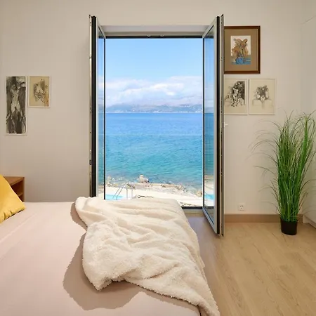 New Luxury Familija - Pool, Seafront, Ideal For 8 Persons