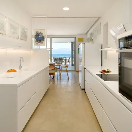 Villa New Luxury Casa Familija - Pool, Seafront, Ideal For 8 Persons