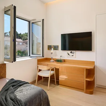 Villa New Luxury Familija - Pool, Seafront, Ideal For 8 Persons *