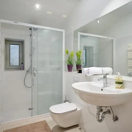 Villa New Luxury Familija - Pool, Seafront, Ideal For 8 Persons Splitska