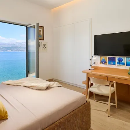 Villa New Luxury Familija - Pool, Seafront, Ideal For 8 Persons