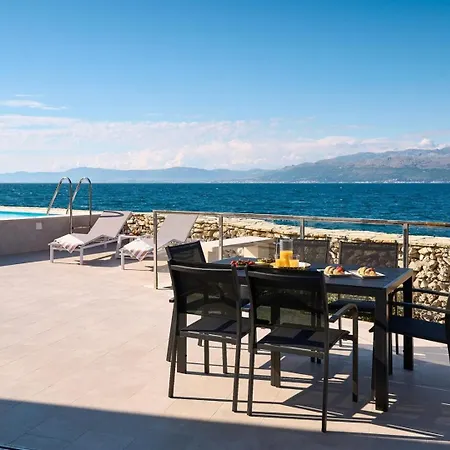 New Luxury Familija - Pool, Seafront, Ideal For 8 Persons Splitska