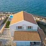 Luxury Seafront Villa Familija Splitska With Pool On Brac *