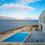 别墅 Luxury Seafront Villa Familija Splitska With Pool On Brac 斯普利特卡