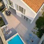 别墅 Luxury Seafront Villa Familija Splitska With Pool On Brac
