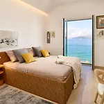 Luxury Seafront Villa Familija Splitska With Pool On Brac 别墅