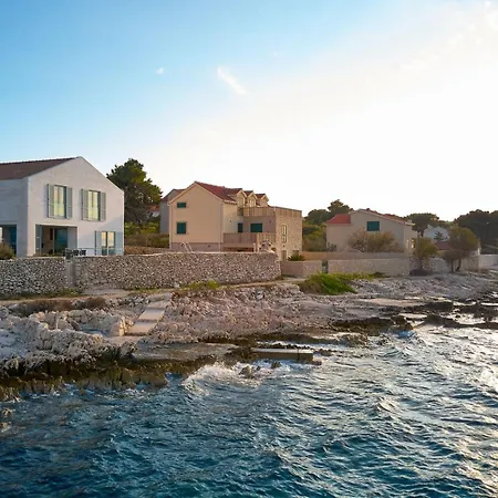 Luxury Seafront Familija With Pool On Brac Villa Splitska