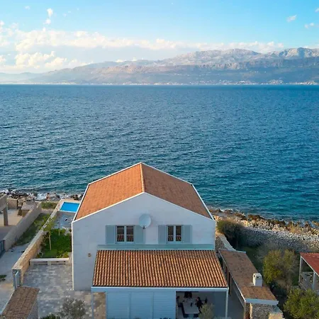 Luxury Seafront Familija With Pool On Brac Splitska