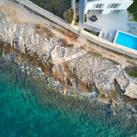 Luxury Seafront Familija With Pool On Brac Villa Splitska