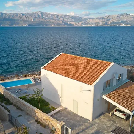 Luxury Seafront Familija With Pool On Brac Villa *