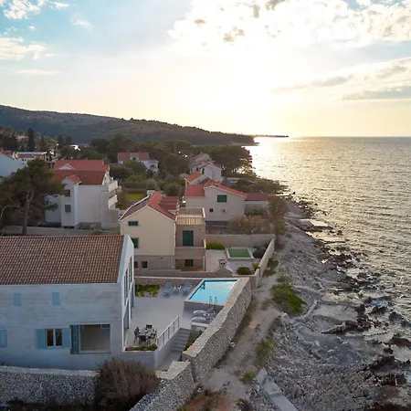 Villa Luxury Seafront Familija With Pool On Brac *