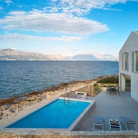 Villa Luxury Seafront Familija With Pool On Brac Splitska