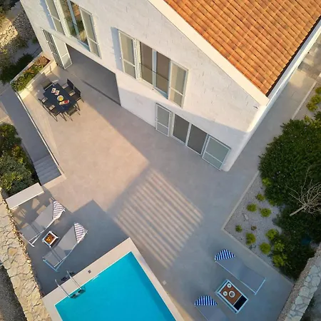 Villa Luxury Seafront Familija With Pool On Brac