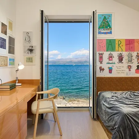 Luxury Seafront Familija With Pool On Brac Splitska