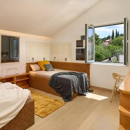 Luxury Seafront Familija With Pool On Brac Villa