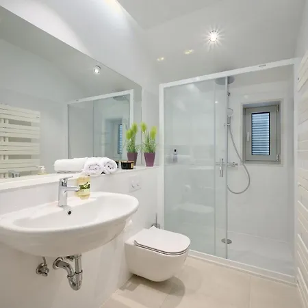 Luxury Seafront Familija With Pool On Brac Villa Splitska
