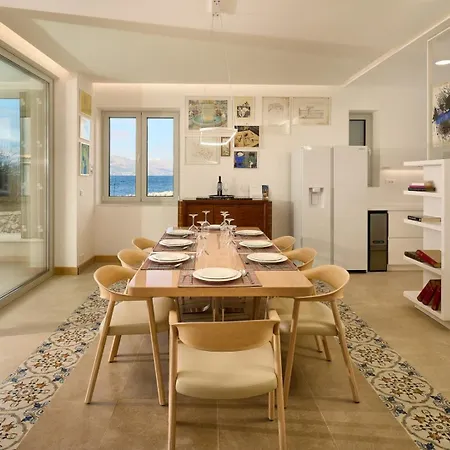 Luxury Seafront Familija With Pool On Brac Splitska