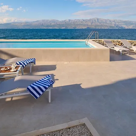 Luxury Seafront Familija With Pool On Brac Villa Splitska